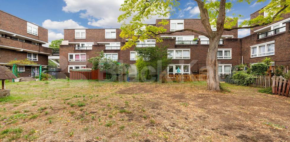 			3 Bedroom, 1 bath, 1 reception Flat			 Oakley Square, Camden